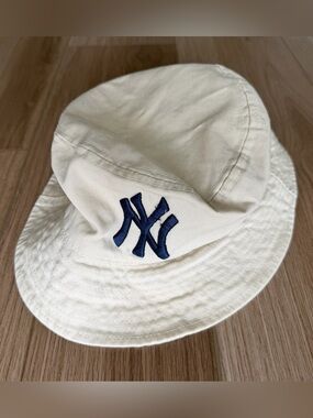 New York Yankees Tan Bucket Hat